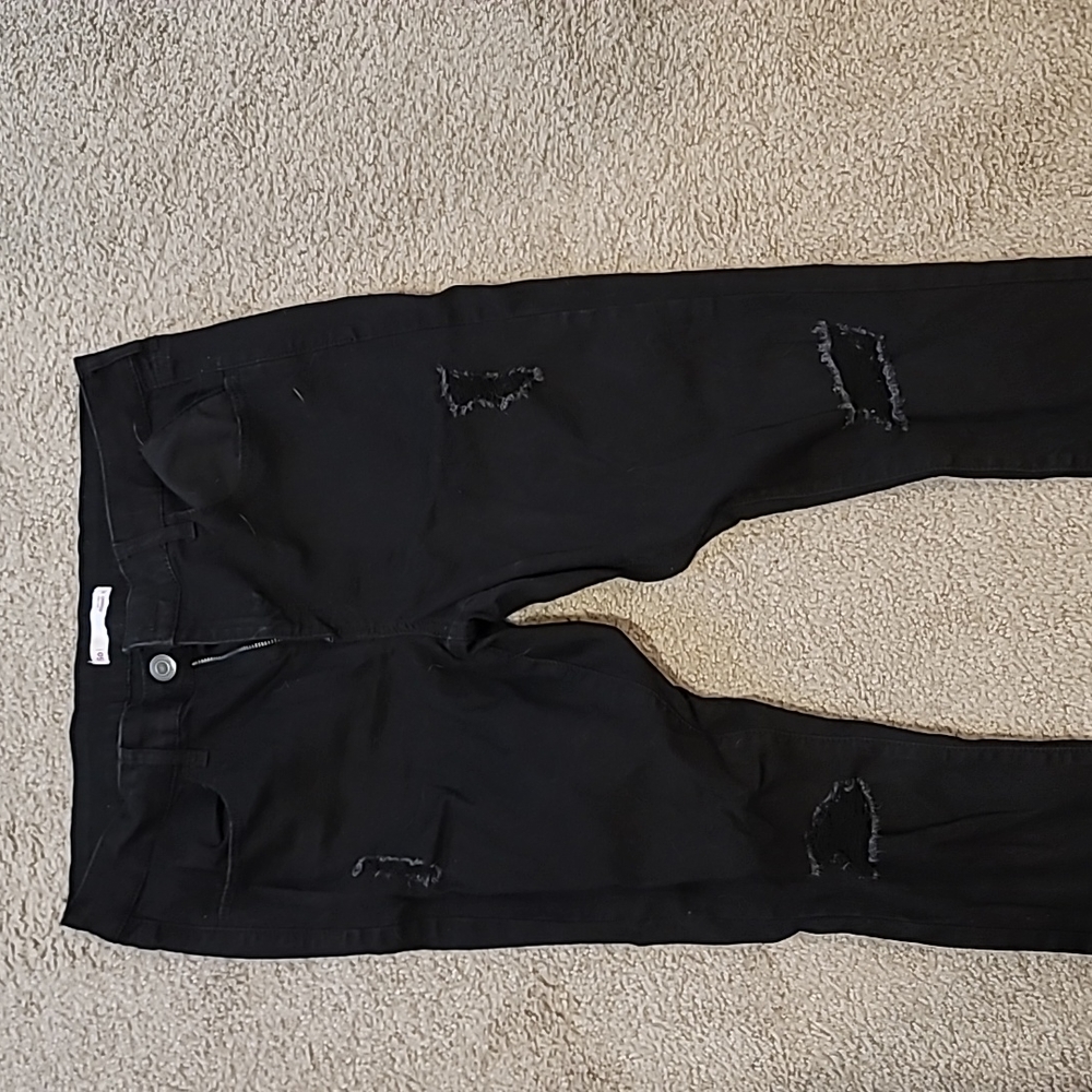 SO low rise distressed jegging
